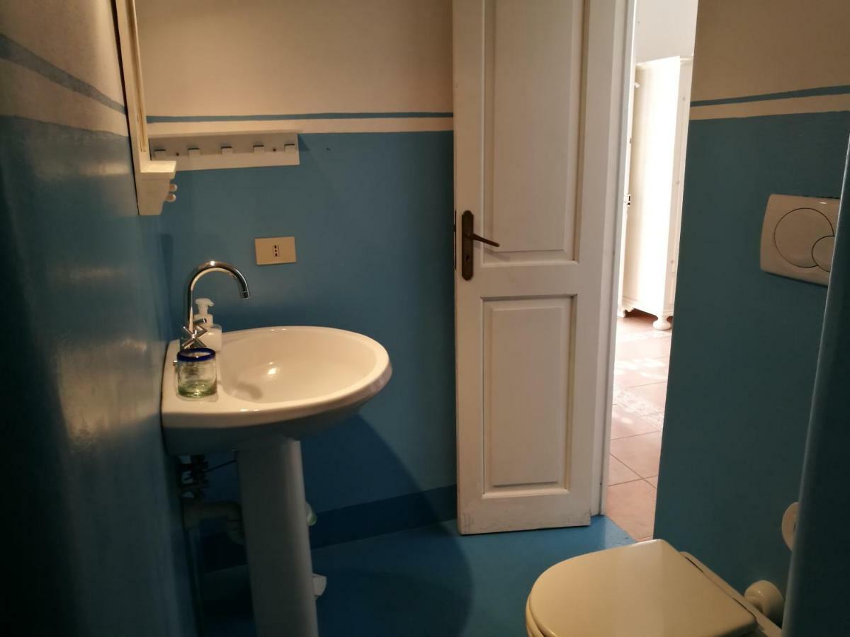 לינה וארוחת בוקר סטרומבולי Casa Carlotta מראה חיצוני תמונה