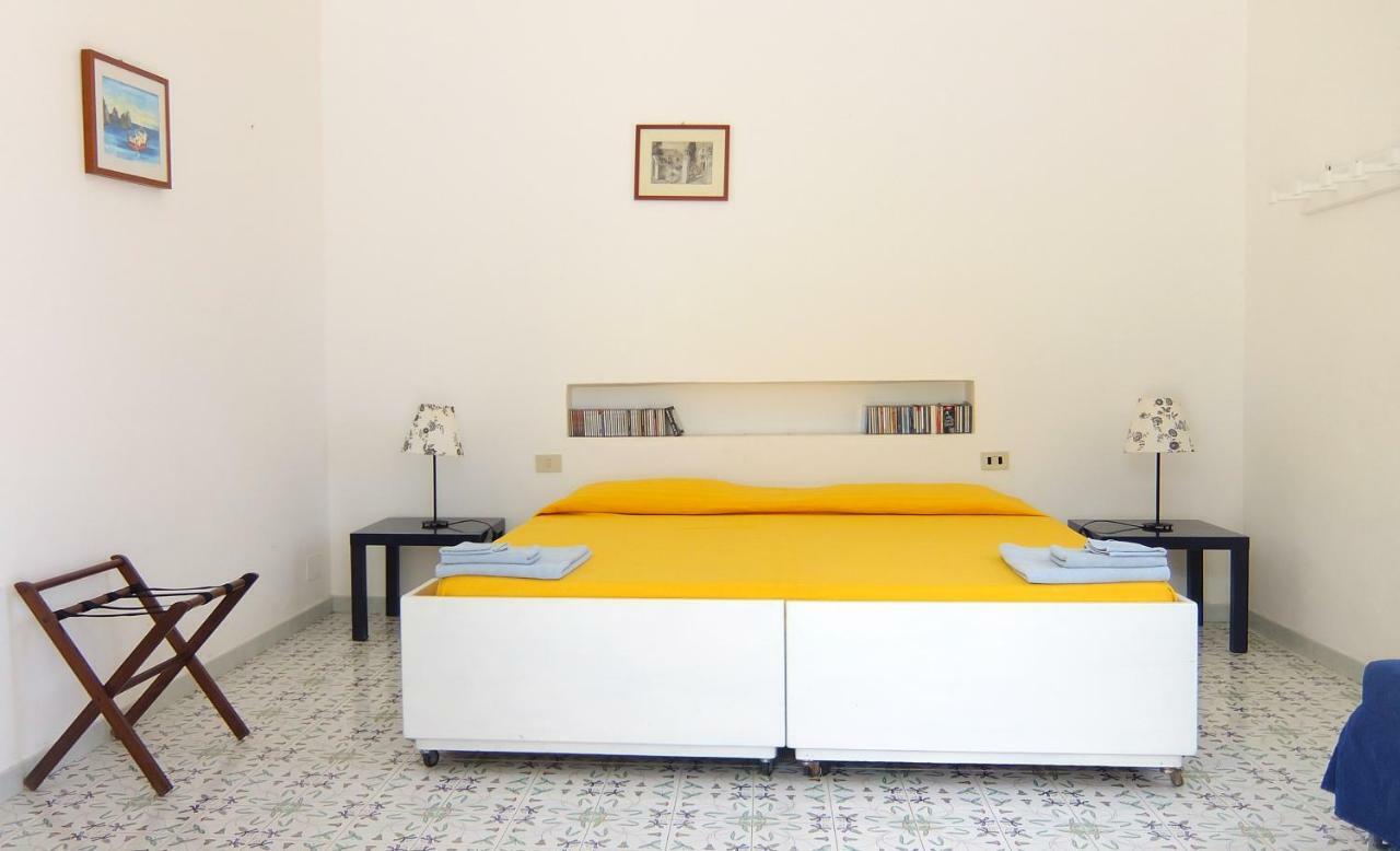 לינה וארוחת בוקר סטרומבולי Casa Carlotta מראה חיצוני תמונה
