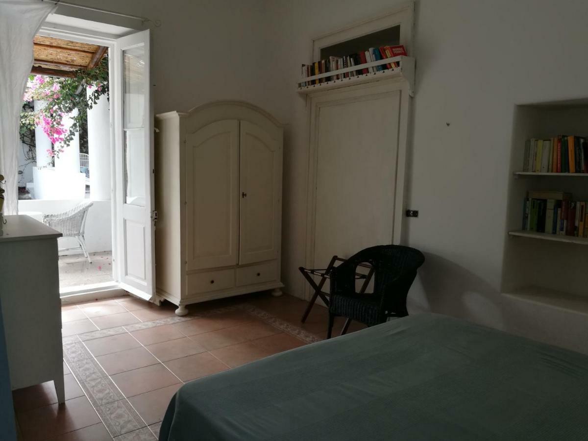 לינה וארוחת בוקר סטרומבולי Casa Carlotta מראה חיצוני תמונה